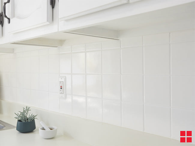 חידוש אריחי קרמיקה במטבח עם צבע Tub & Tile