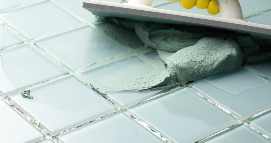 איך למרוח רובה אקרילית לריצוף: מדריך שלב אחר שלב