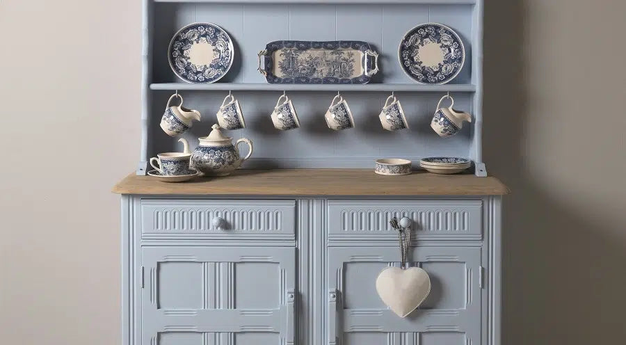 צבוע רהיטי עץ בשאבי שיק