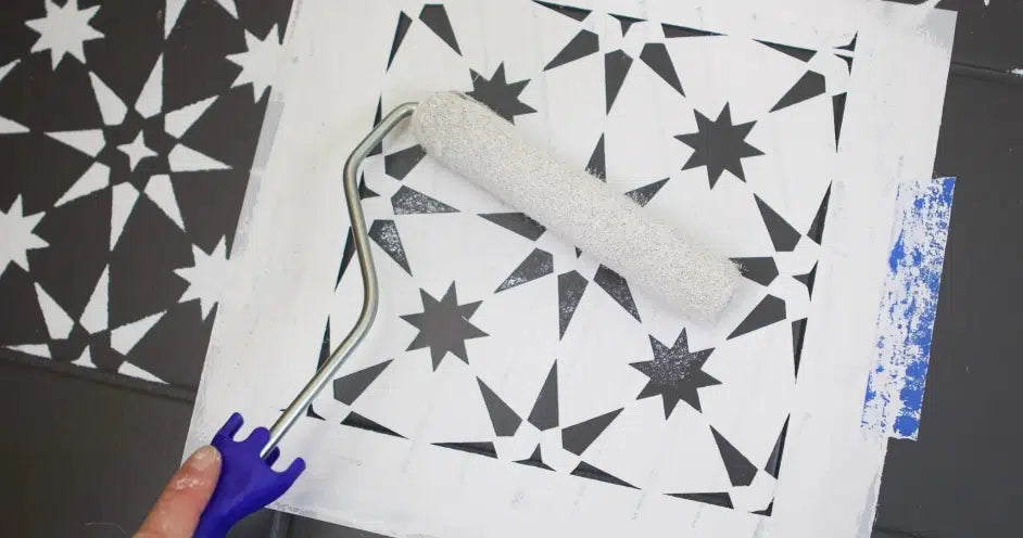 צביעת רצפת חדר הרחצה עם צבע לרצפה