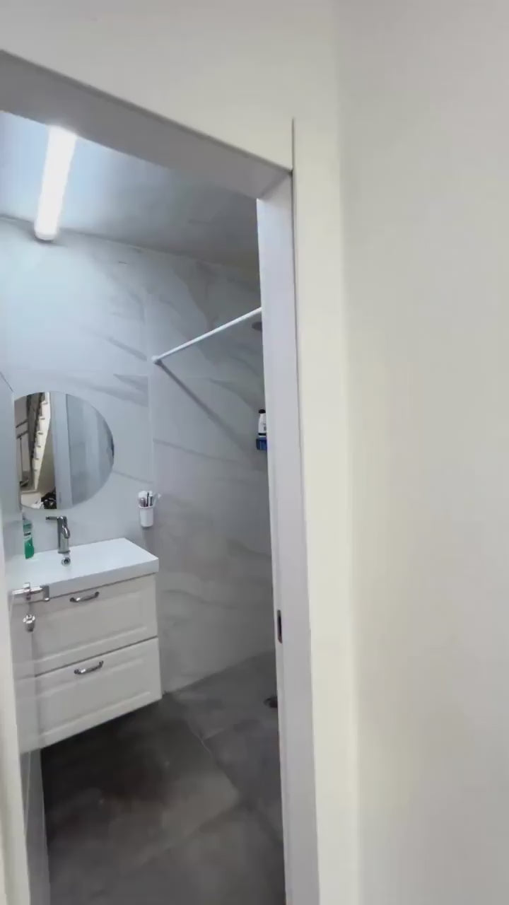 טען וידאו: איך נפטרים מעובש במקלחת? 🤮 🫟
זה יוצר מחלות, נראה דוחה וזה קורה בכל הבתים. 
הנה איך לטפל בזה בצורה